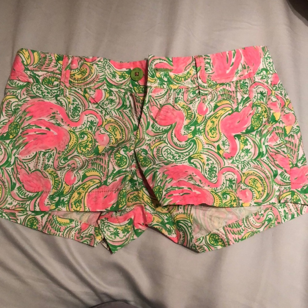 Lilly Walsh shorts sz 00. Hot wings flamingo print